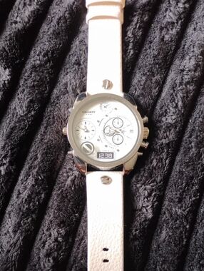 CAGARNY 6820 DUAL TIME ZONE MEN'S WATCH W/ WHITE FACE AND TEXTURED LEATHER STRAP